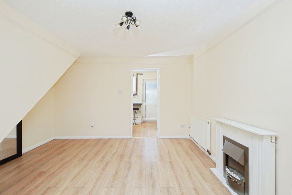 Property photo 2 of 16 Photo