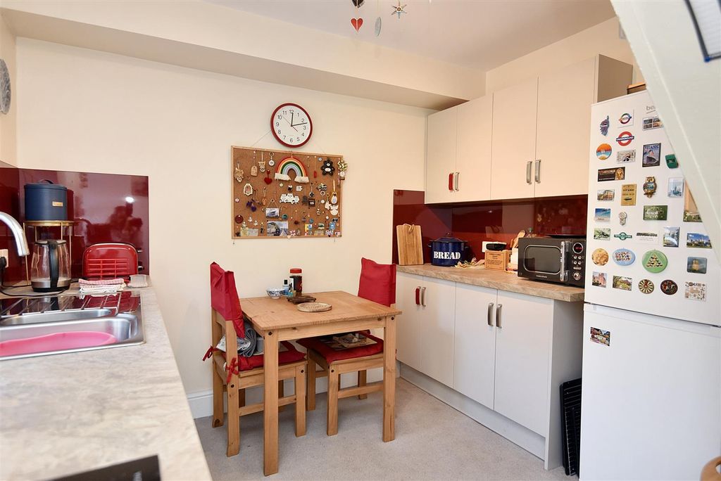 Property photo 2 of 10 Kitchen