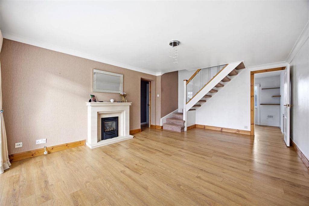 Property photo 3 of 20 1_Blacklands_Place_Lenzie_005.Jpg