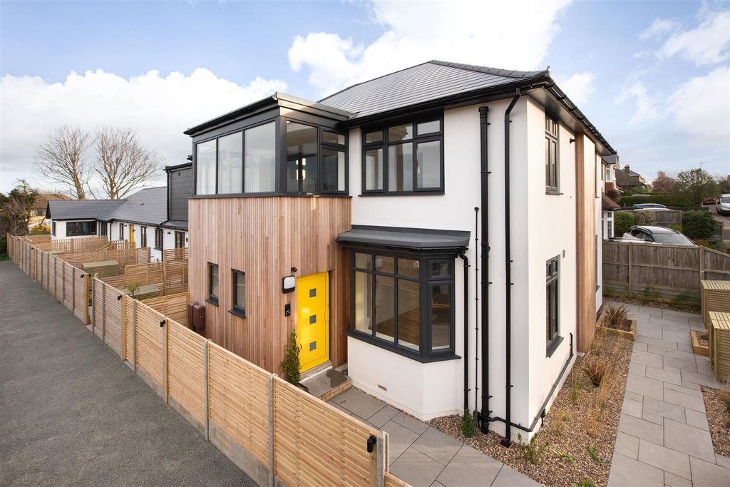 Property photo 1 of 16 Gloucester Road, Tankerton, Whitstable