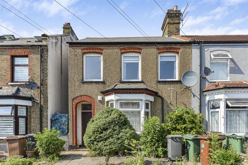 Property photo 1 of 18