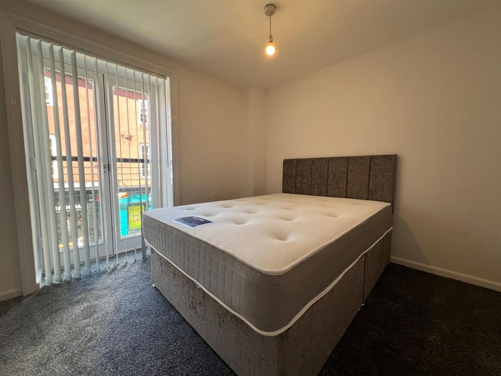Property photo 3 of 10 Bedroom.Jpg