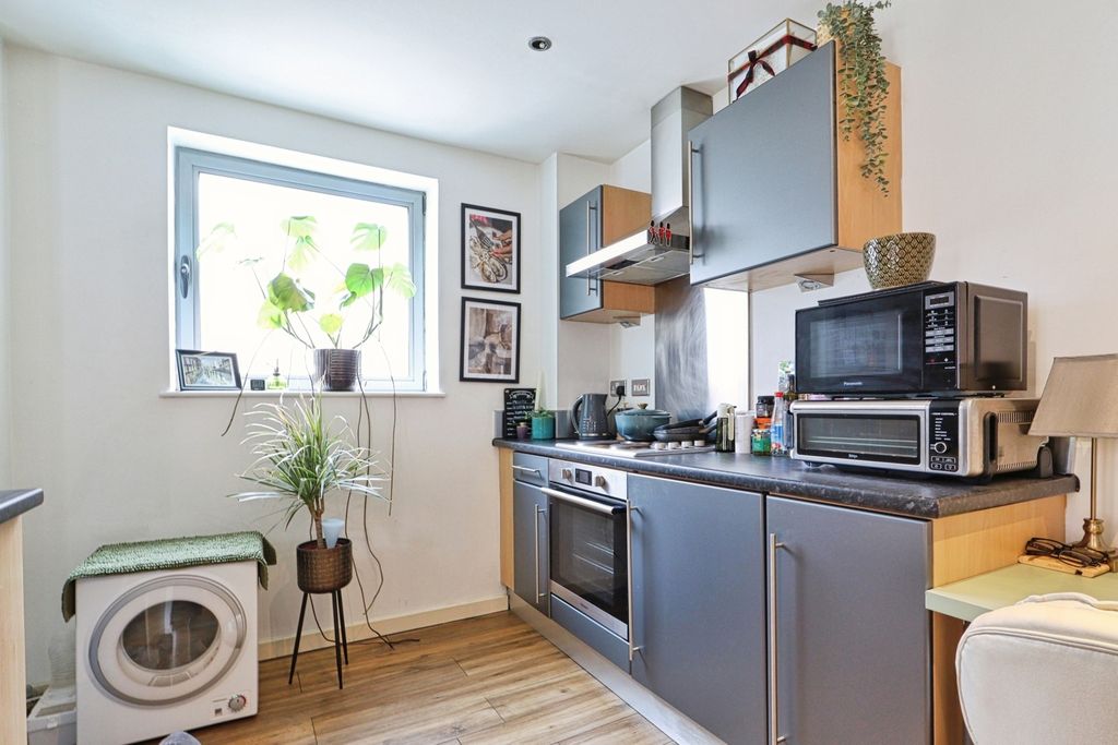 Property photo 3 of 10 Photo