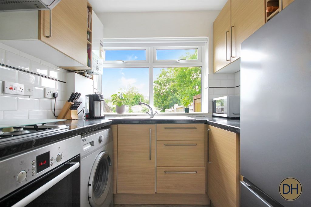 Property photo 3 of 12 Perry Street