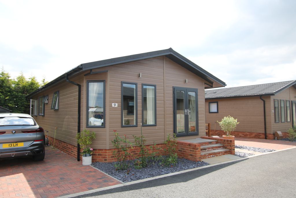 Property photo 1 of 16 9Steadingsaa