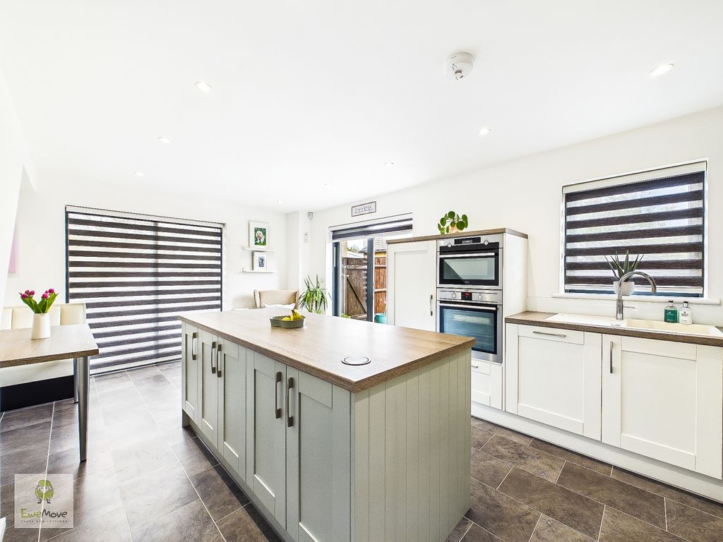 Property photo 2 of 27 Kitchen