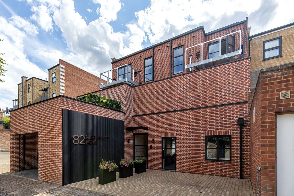 Property photo 3 of 17 External