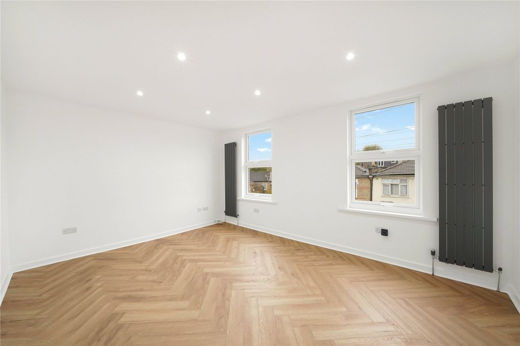 Property photo 3 of 31 Picture No. 06