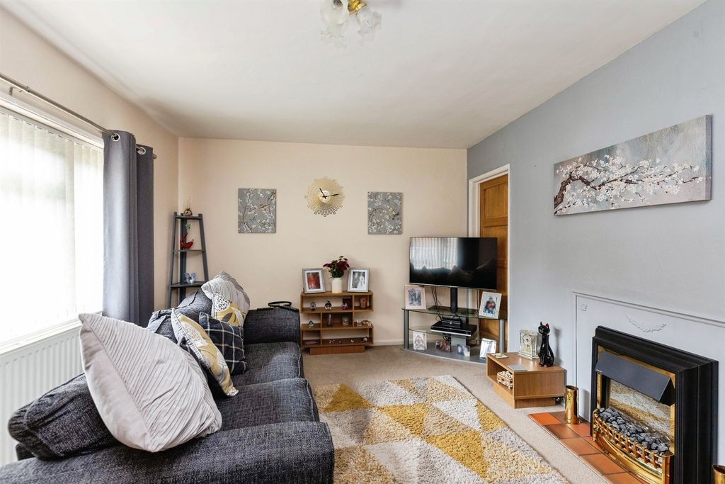 Property photo 2 of 17