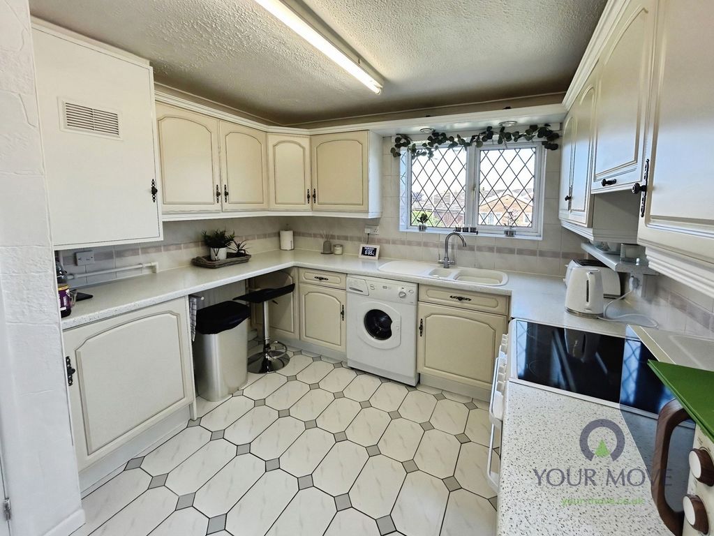 Property photo 3 of 16 Kitchen