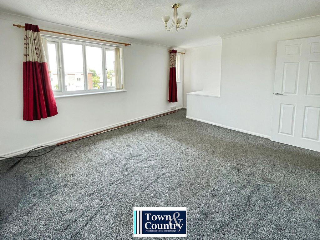 Property photo 3 of 10 St James Court