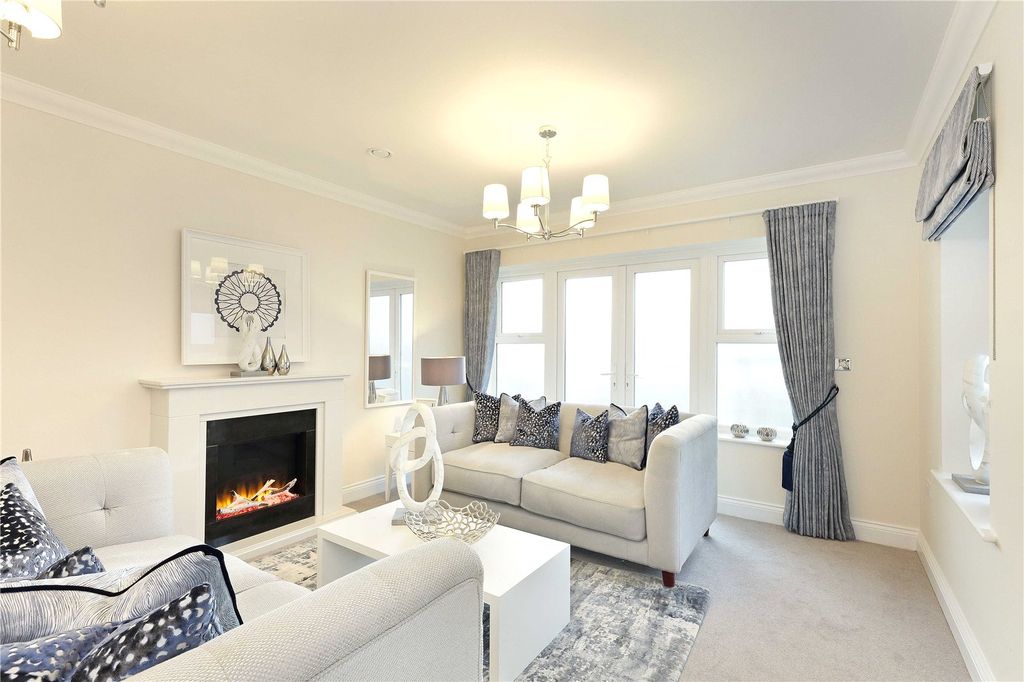 Property photo 2 of 9 Pinewood Place