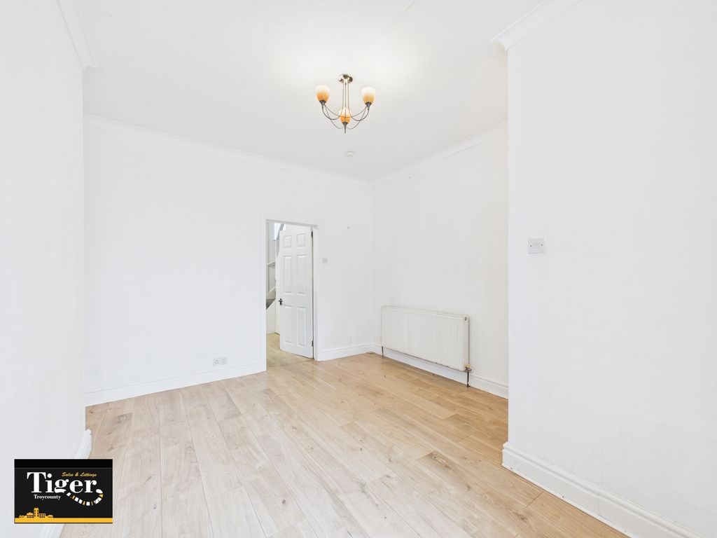 Property photo 3 of 9 Cam03440G0-Pr0707-Still002