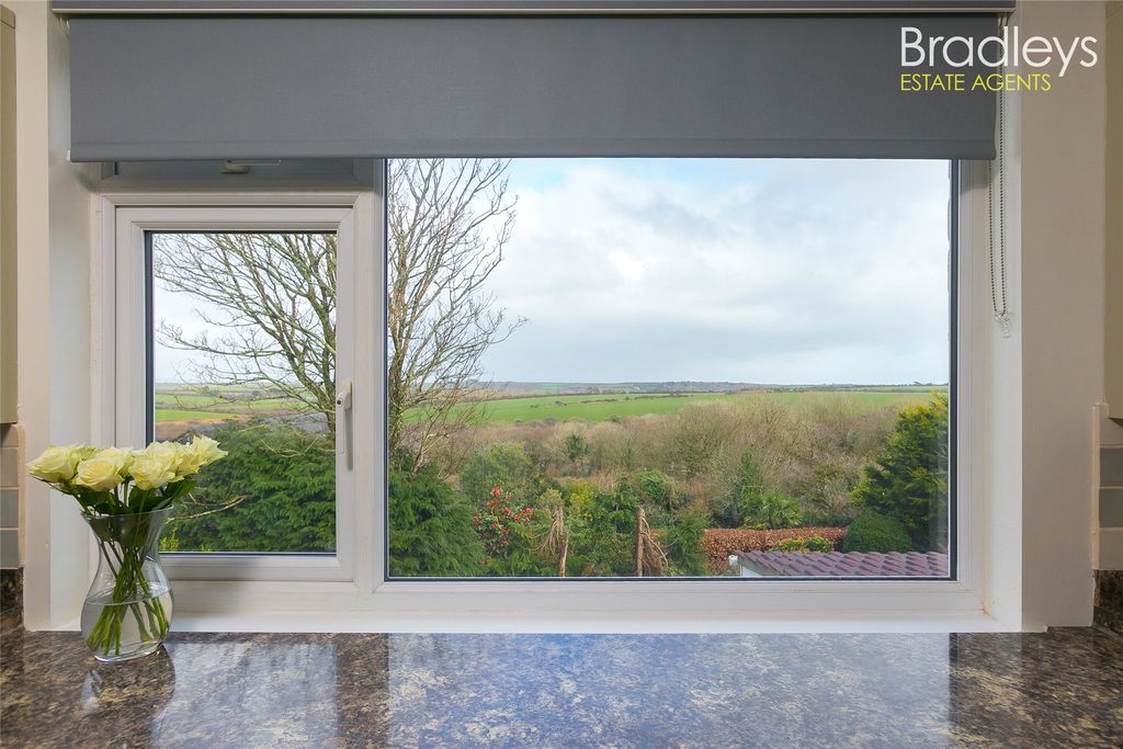 Property photo 2 of 34 Picture No. 67