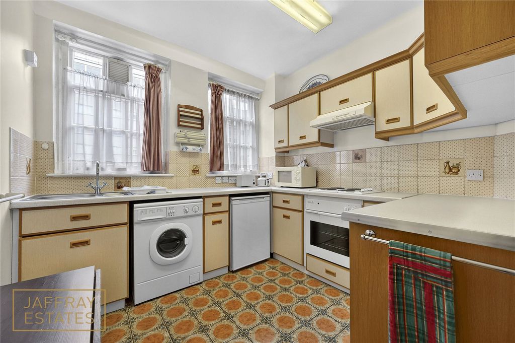 Property photo 3 of 18 Kitchen