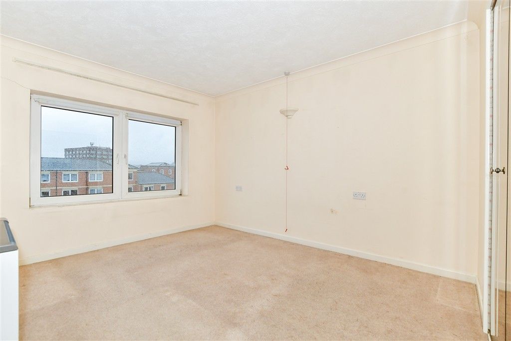 Property photo 3 of 17 Bedroom 1