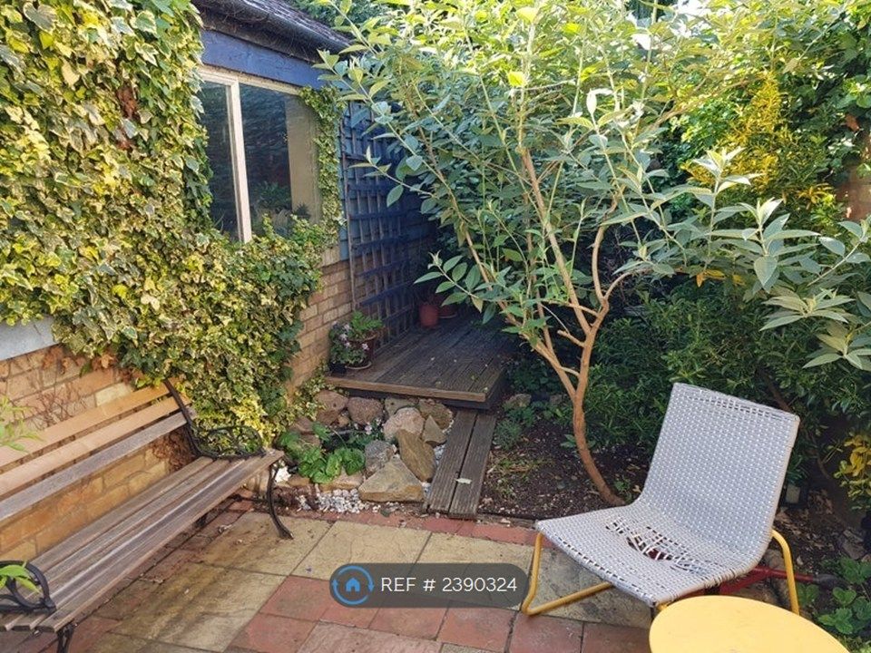 Property photo 2 of 4 2 Tidy Gardens
