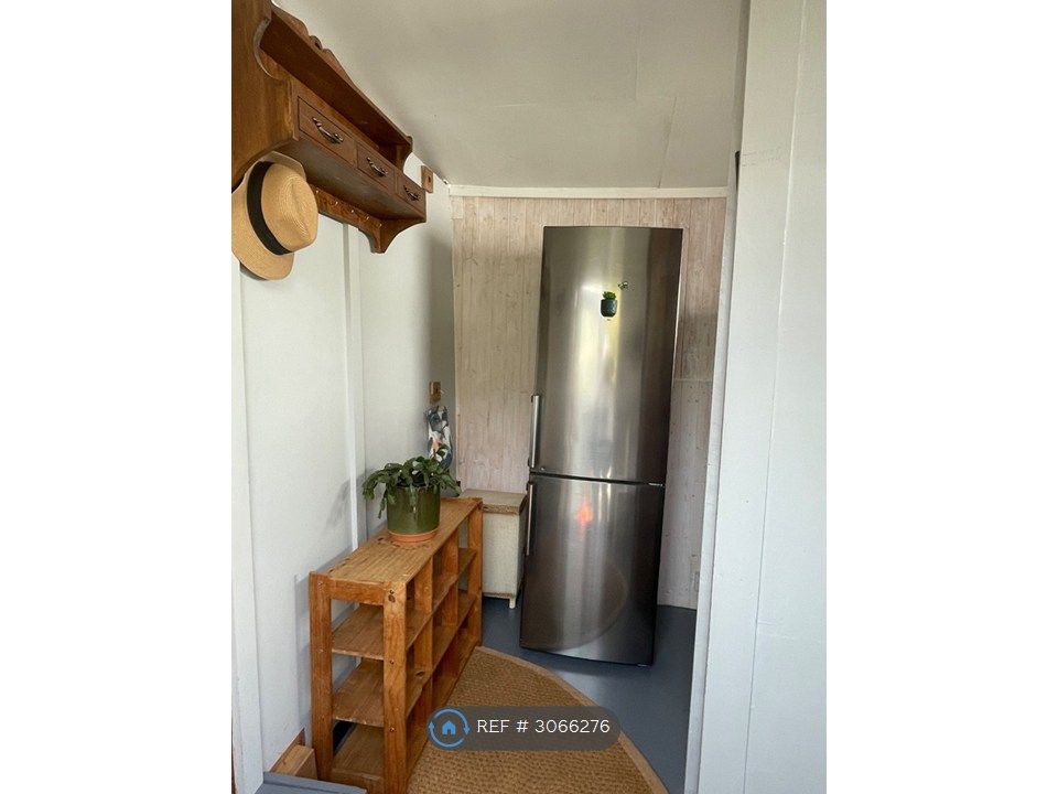 Property photo 3 of 15 Entrance Hall