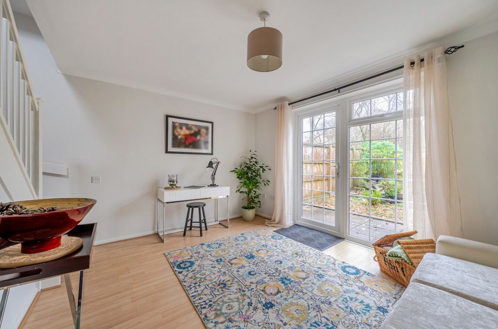 Property photo 2 of 12 1383885-25-694136...