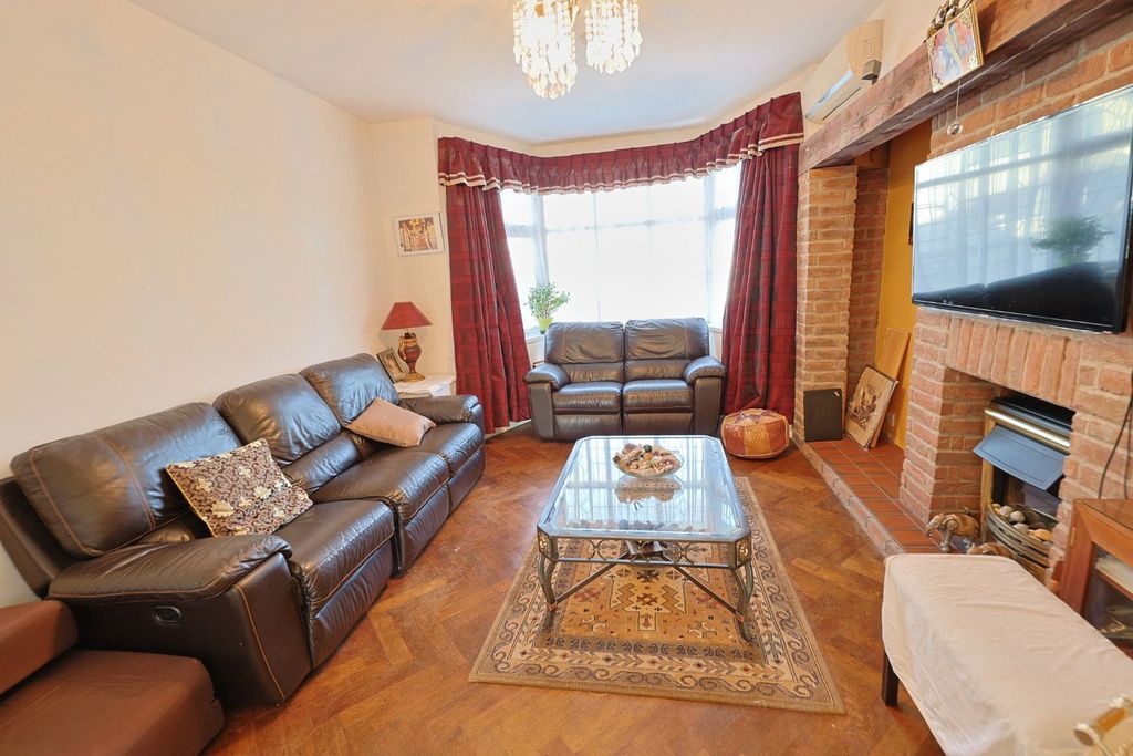 Property photo 3 of 17