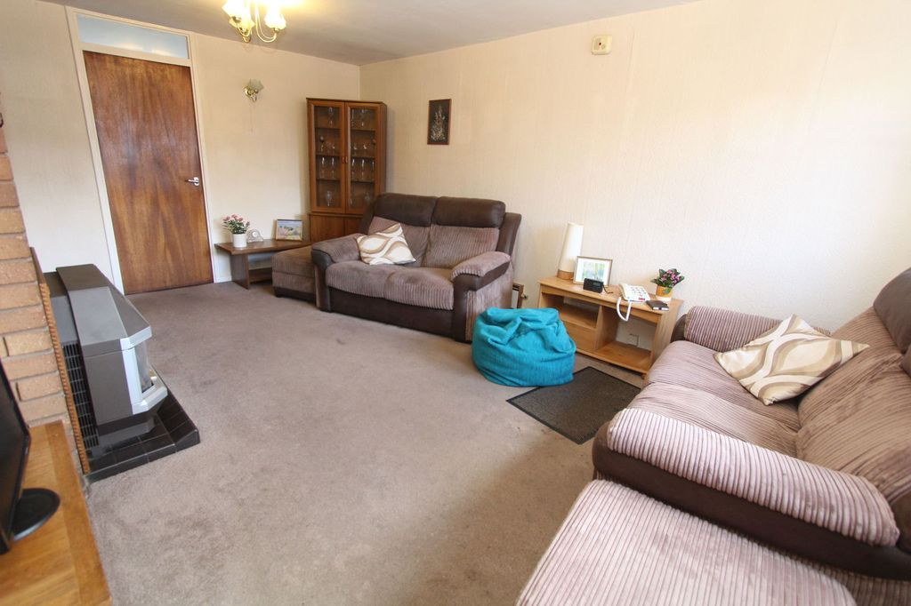Property photo 2 of 25