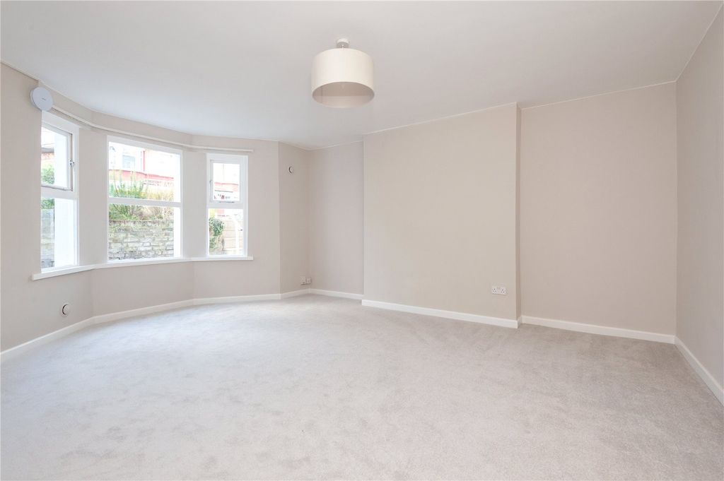 Property photo 3 of 16 Picture No. 05