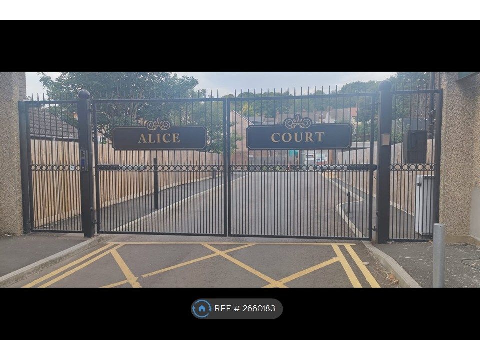 Property photo 2 of 18 Private Gate