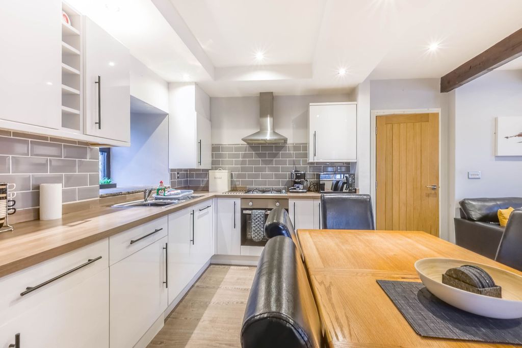 Property photo 2 of 24