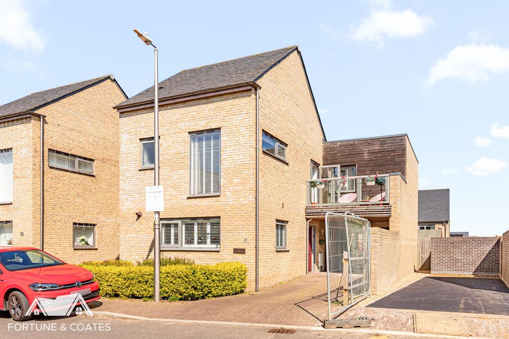 Property photo 1 of 30 Roundhouseway_40.Jpg