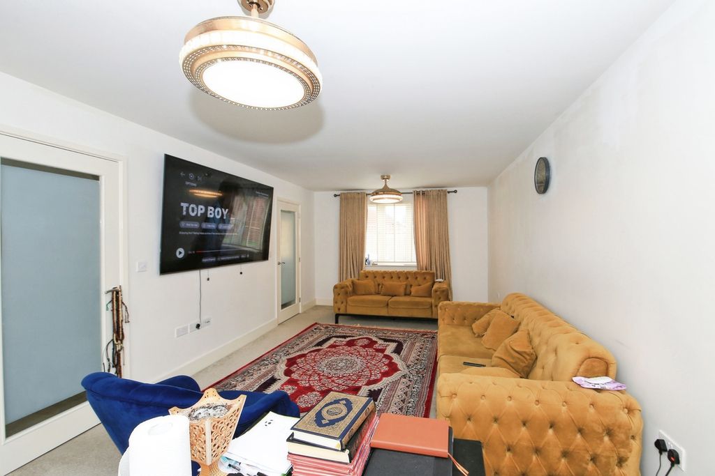 Property photo 3 of 15 Pbox-Img.Jpg