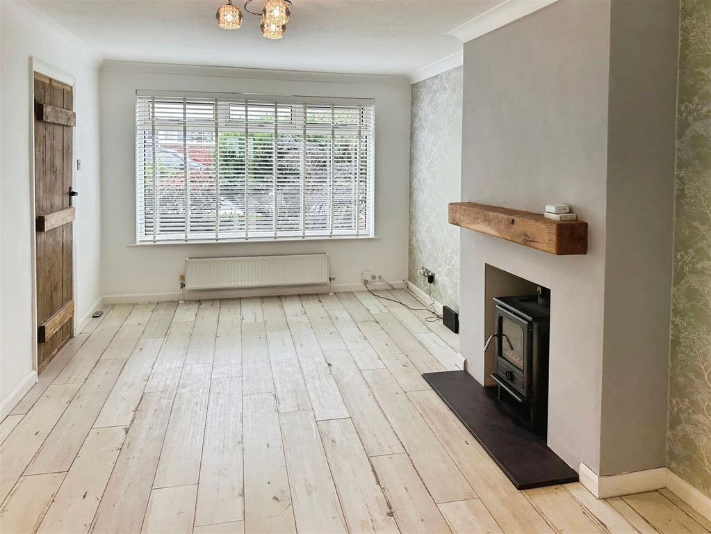 Property photo 3 of 15 Lounge