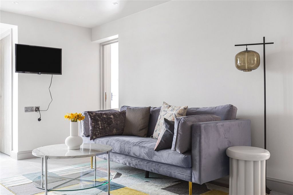 Property photo 3 of 21 Reception Room