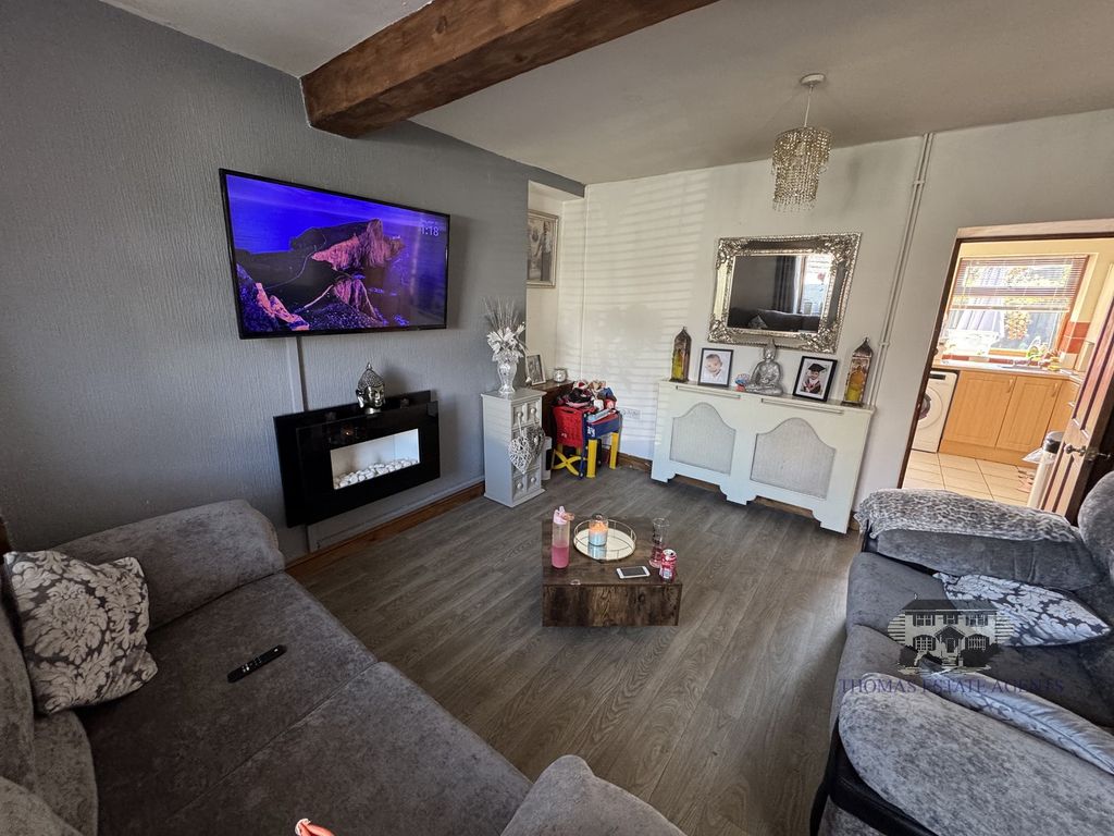 Property photo 3 of 9 Lounge