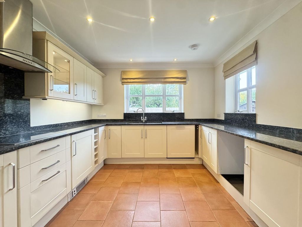 Property photo 3 of 39 Kitchen