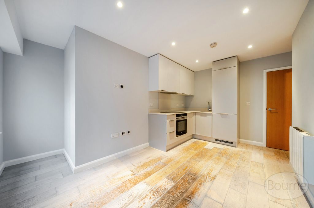 Property photo 3 of 15 Ab0A0Bce-F2Cb-44F...