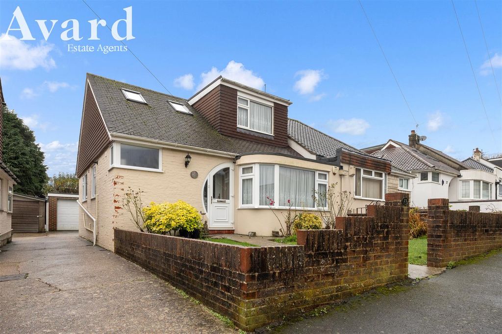 Property photo 3 of 26 Glenfalls Avenue, 23-023.Jpg