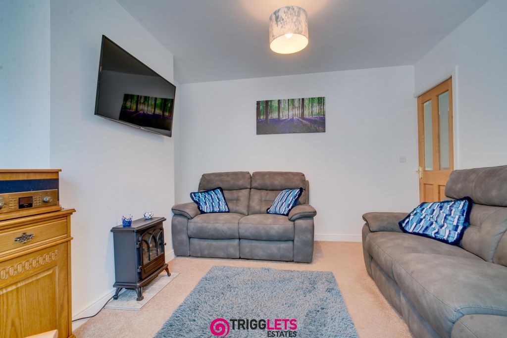 Property photo 3 of 28