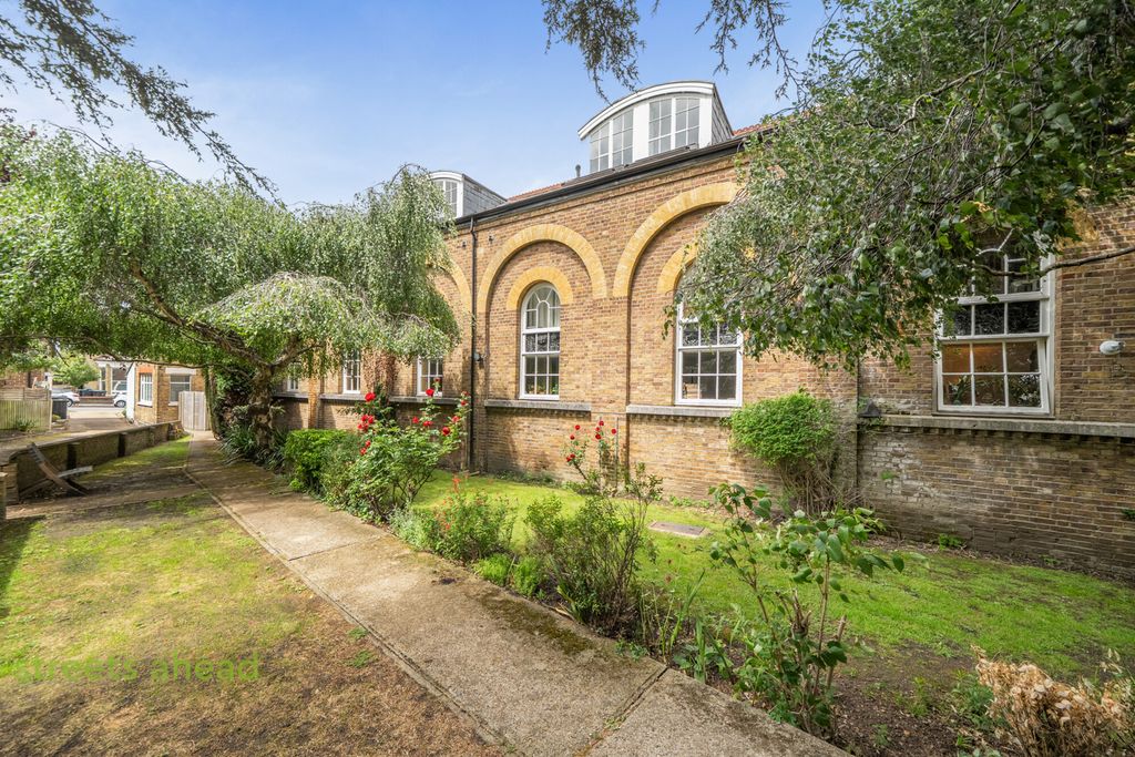 Property photo 2 of 17 3Fa39c2B-4c67-48E...