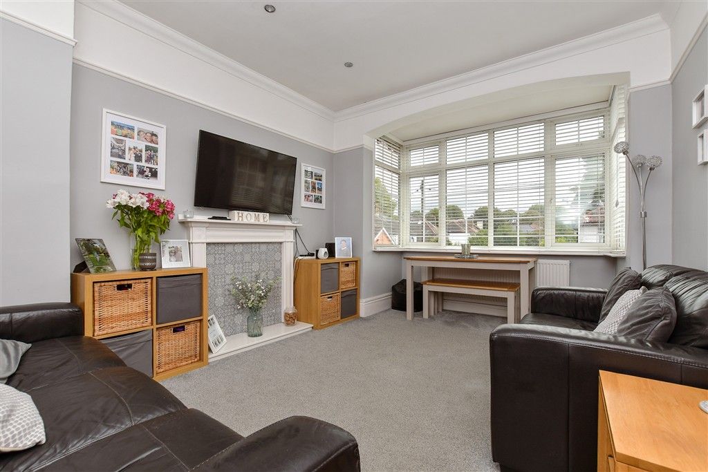 Property photo 2 of 15 Lounge