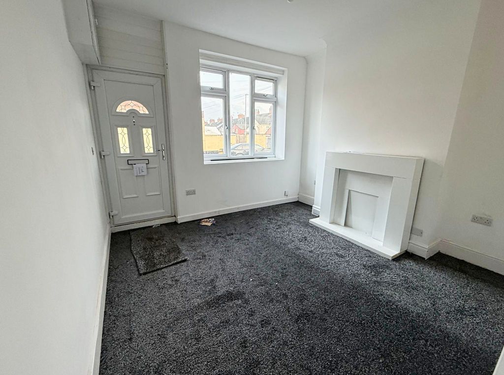 Property photo 2 of 10 Lounge