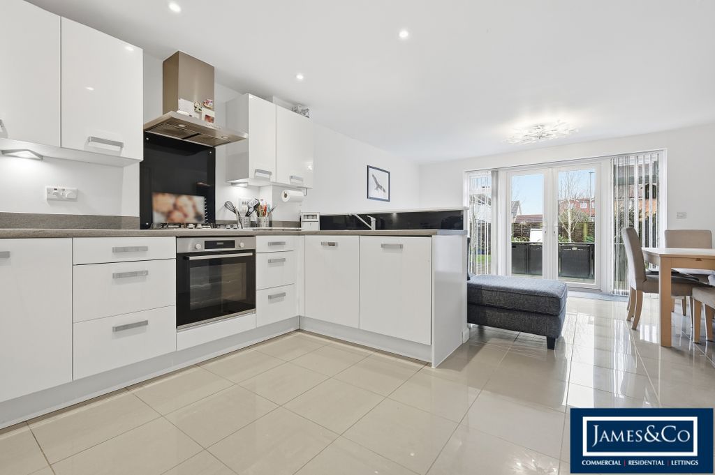 Property photo 2 of 13 29Stcrc