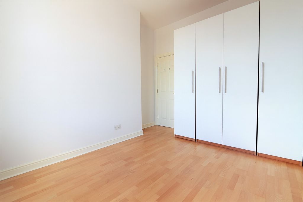 Property photo 3 of 8 Photo 9