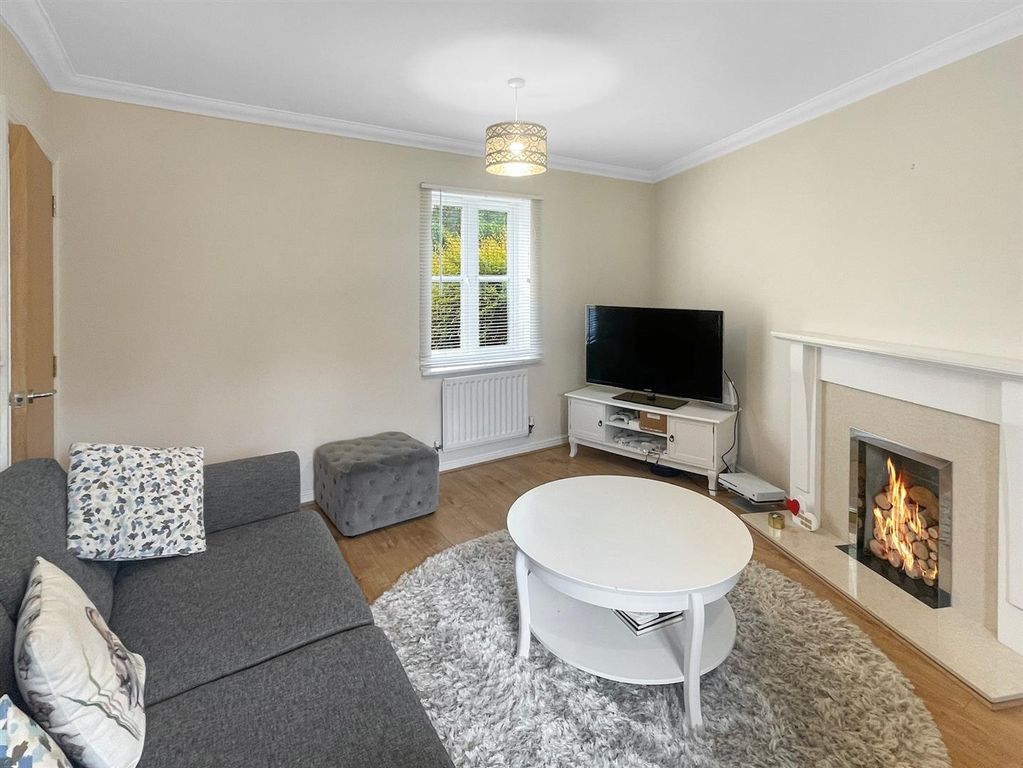 Property photo 2 of 10 Lounge.Jpg