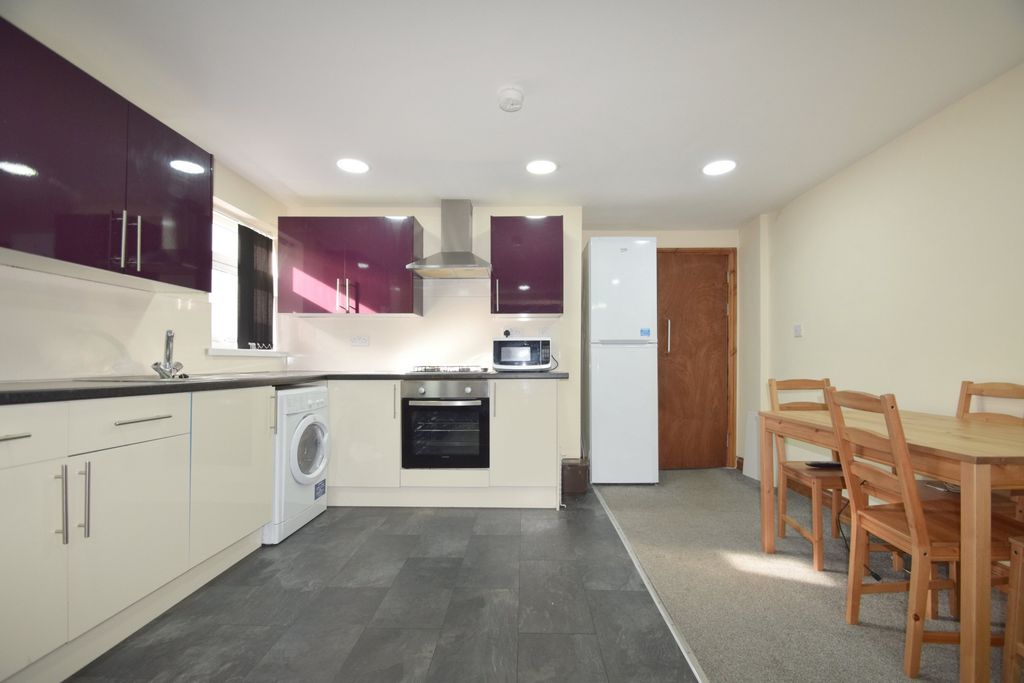 Property photo 3 of 12 Photo 2