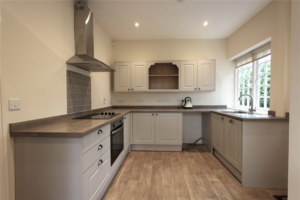 Property photo 2 of 25 Picture No. 24