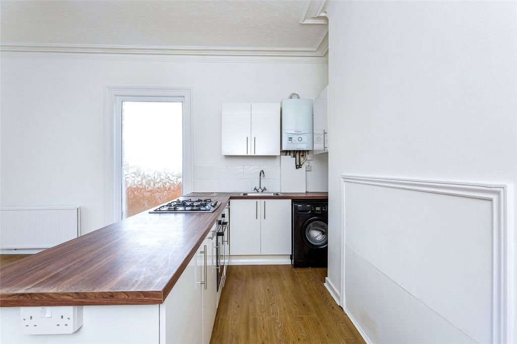 Property photo 3 of 11 6Aeea93c-8E5d-4059-9