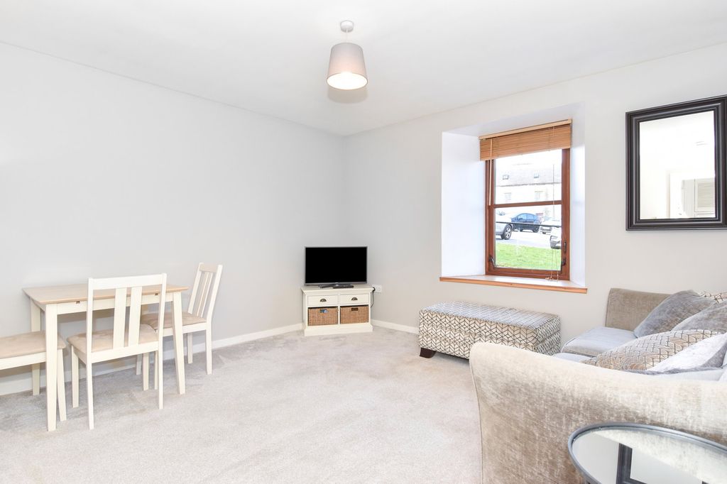 Property photo 3 of 31