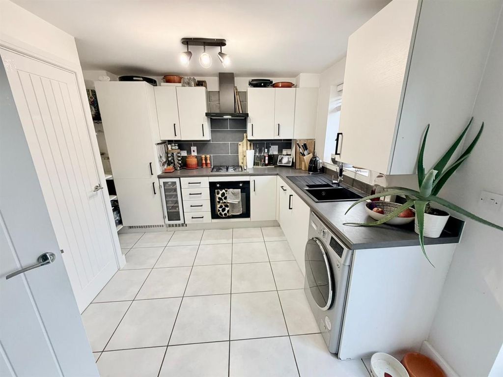 Property photo 2 of 15 Kitchen