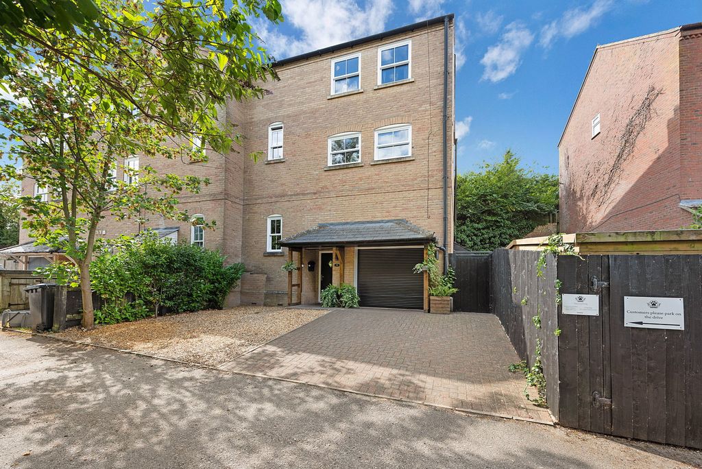Property photo 3 of 44