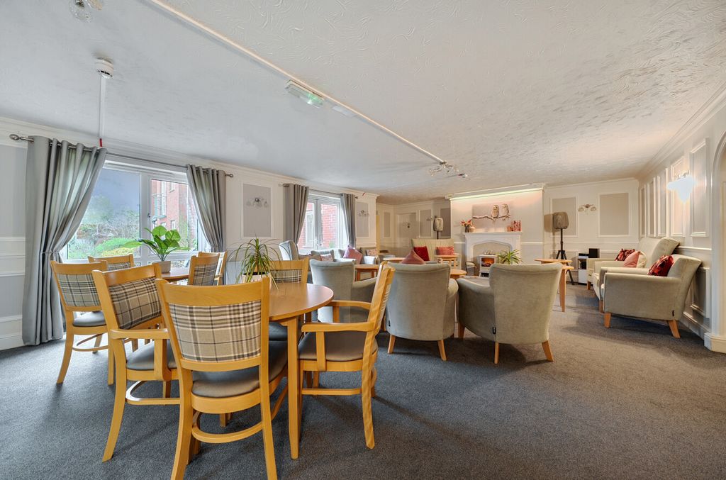 Property photo 3 of 19 Communal Lounge